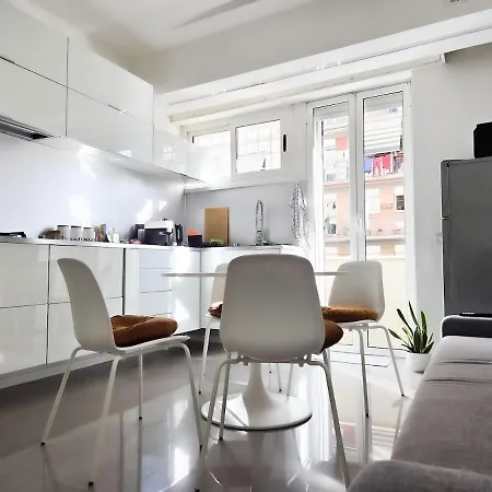 Radiant By The Aqueducts, Apartment Rome